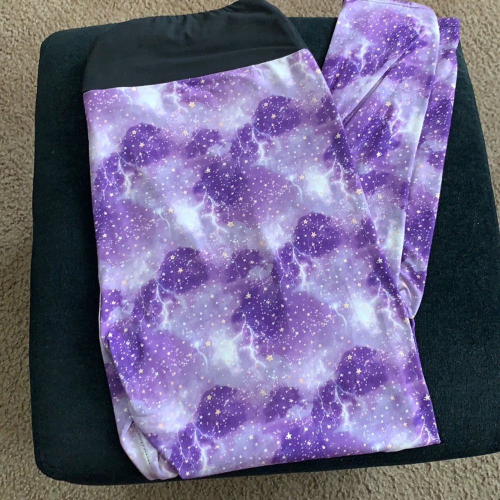 Lighting, clouds and stars leggings - plus size
